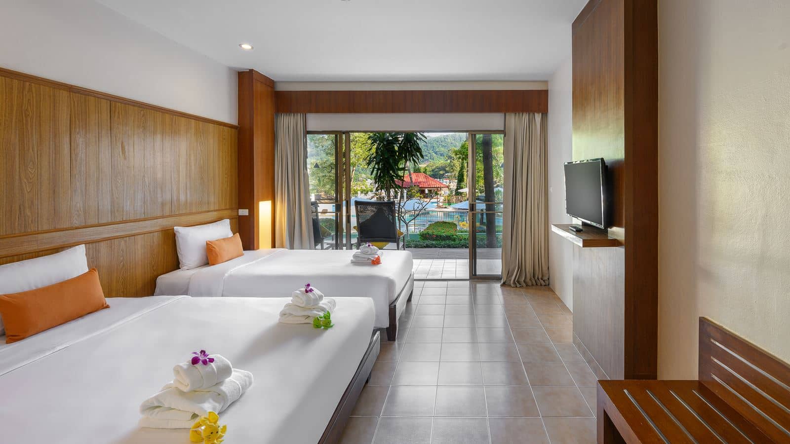 rooms-family-triple-plus-pool-view
