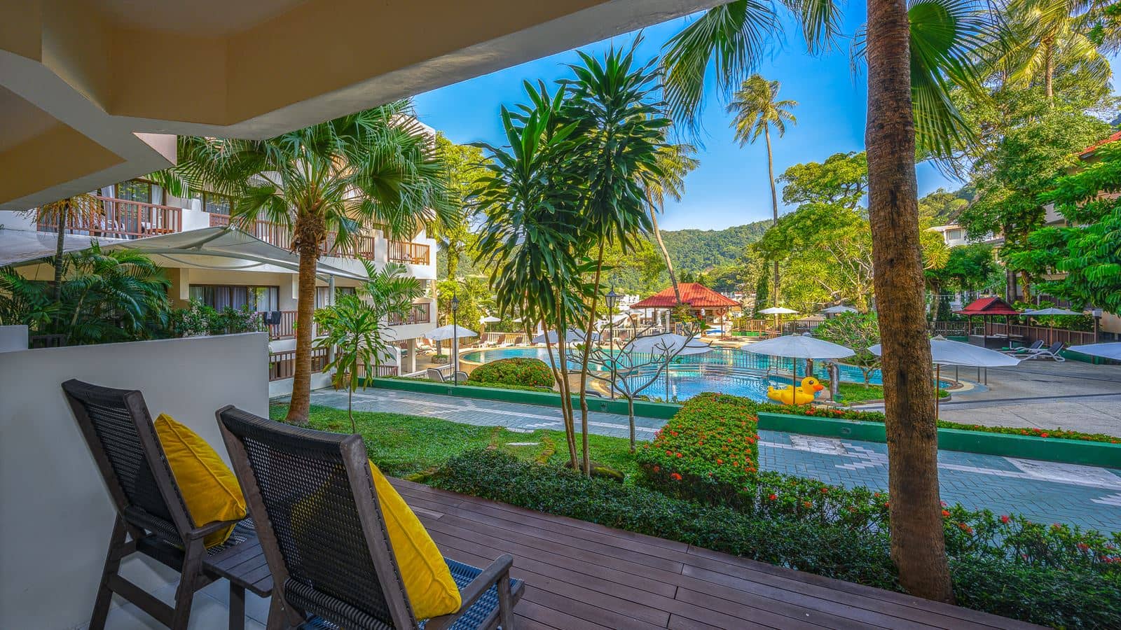rooms-family-triple-plus-pool-view