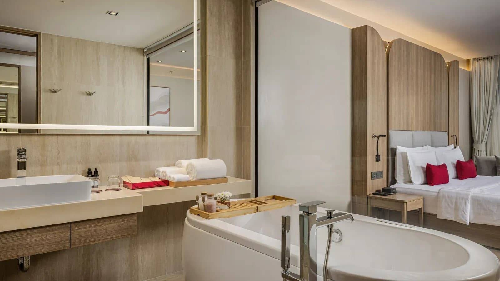 rooms-deluxe-jet-tub-lanai