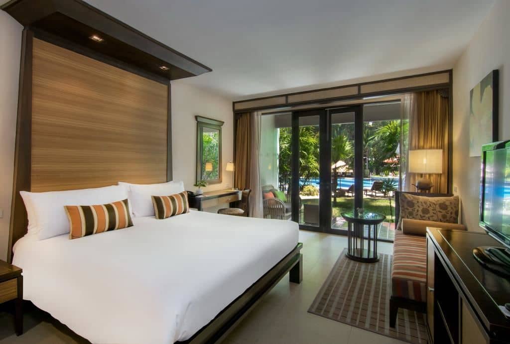 rooms-tropical-deluxe-pool-view