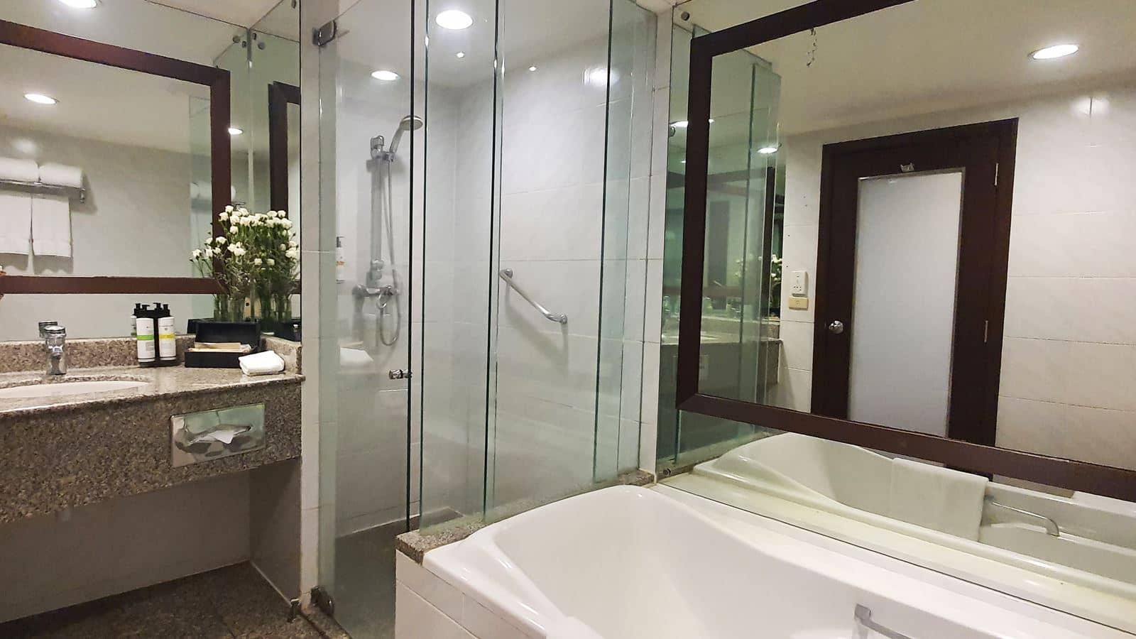 rooms-deluxe-room