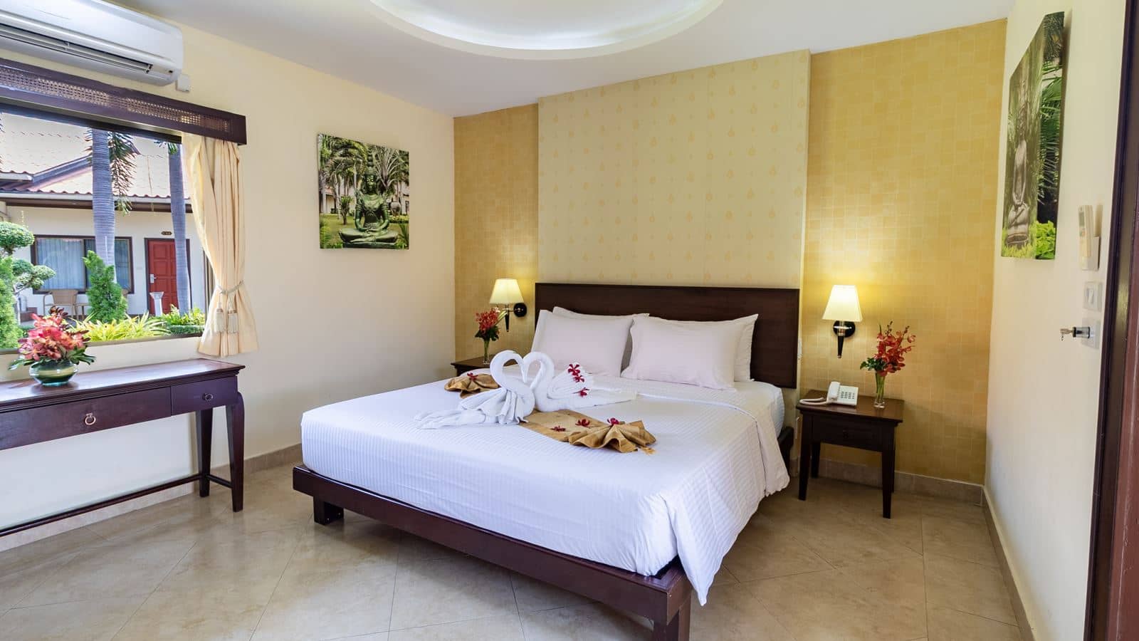 rooms-deluxe-bungalow-garden-view-king-bed