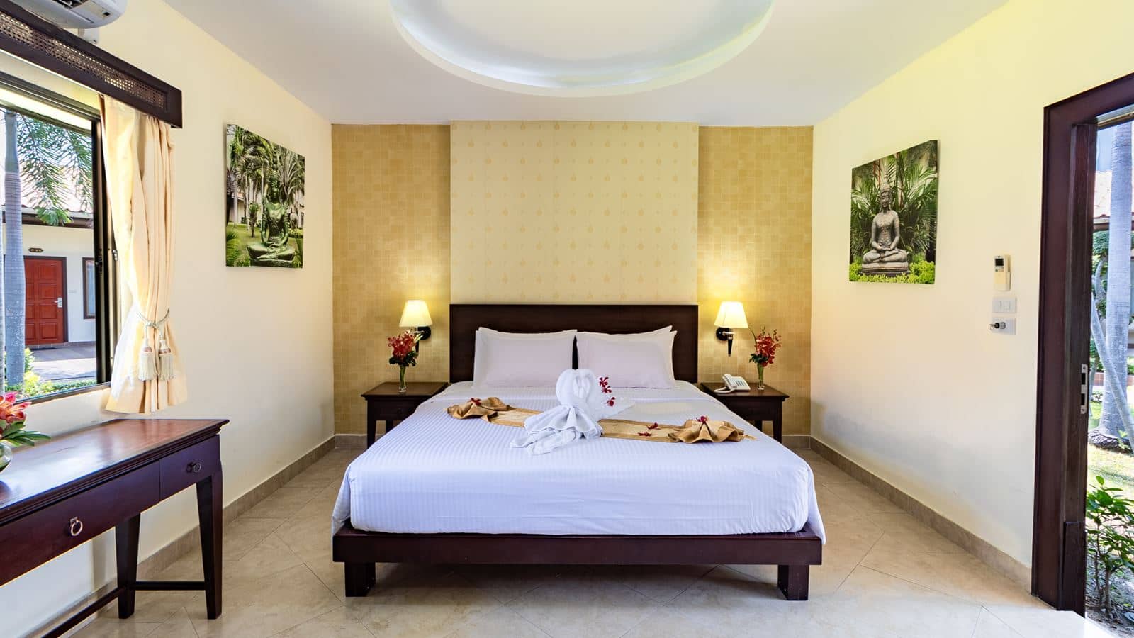rooms-deluxe-bungalow-garden-view-king-bed