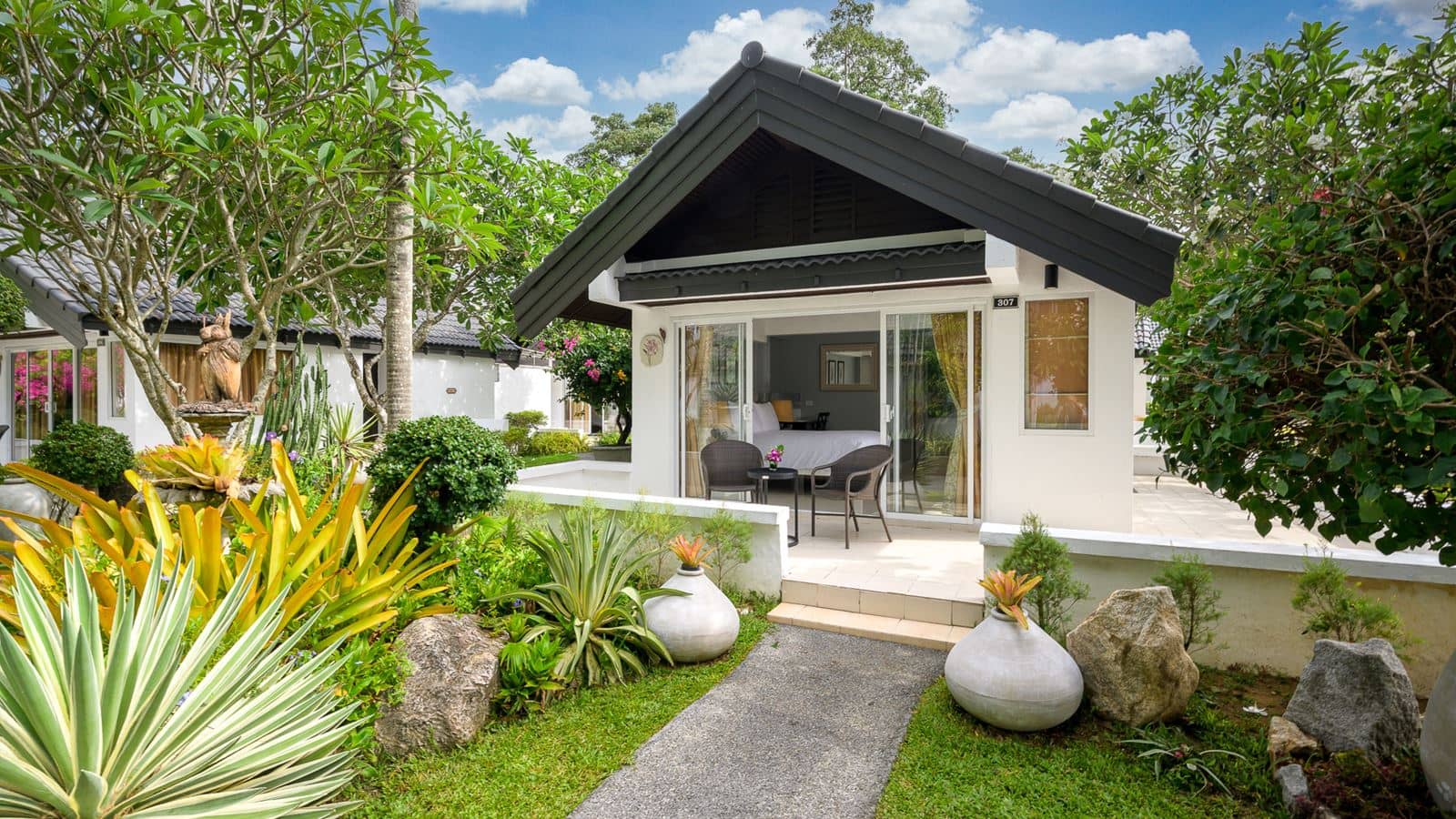 rooms-tropical-garden-view