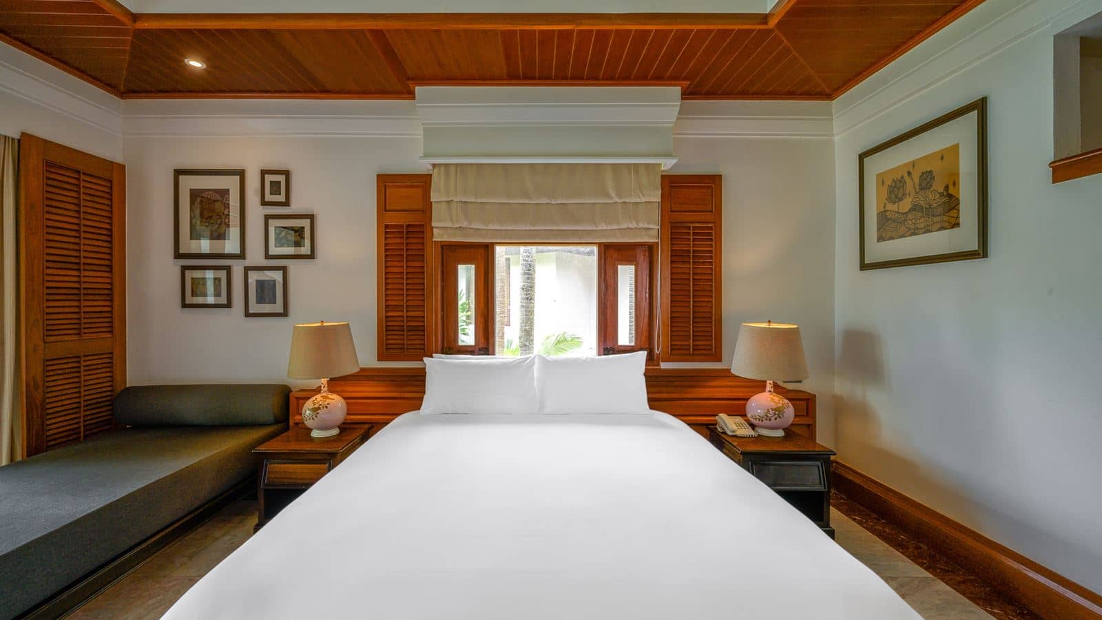 rooms-hillside-with-terrace-bathtub