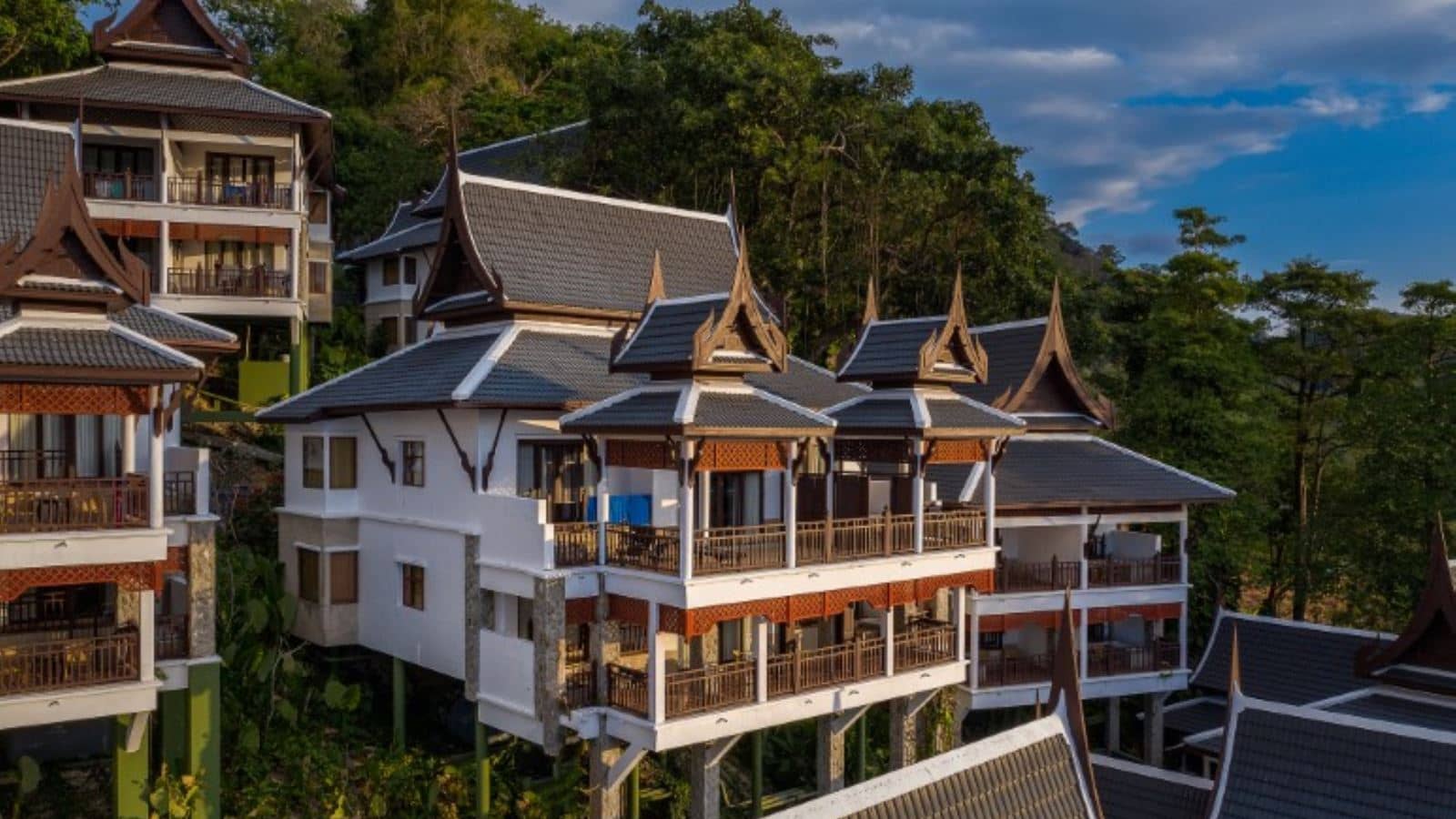 rooms-family-1-bedroom-hillside-suite-with-terrace-bathtub