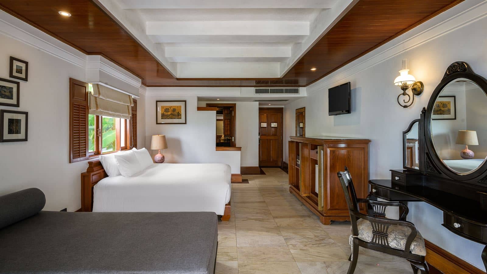 rooms-seaview-hillside-with-terrace-bathtub