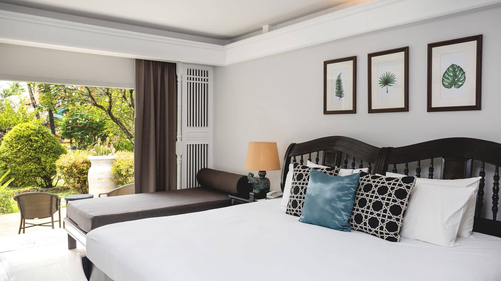 rooms-deluxe-terrace-garden-access