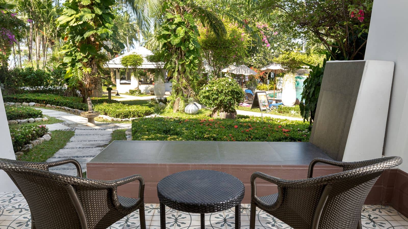rooms-deluxe-terrace-garden-access