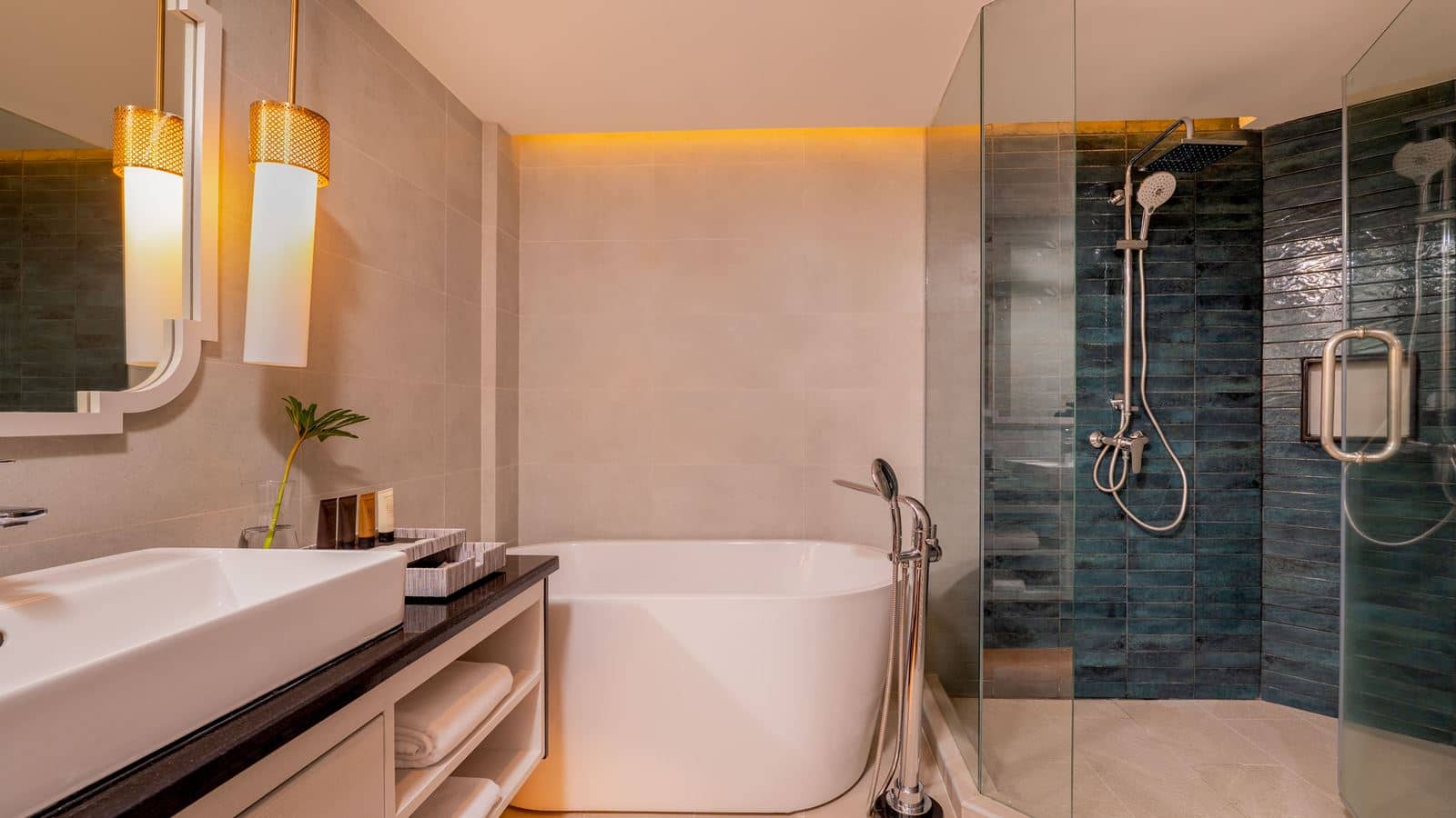 rooms-one-bedroom-lagoon-pool-access-suites