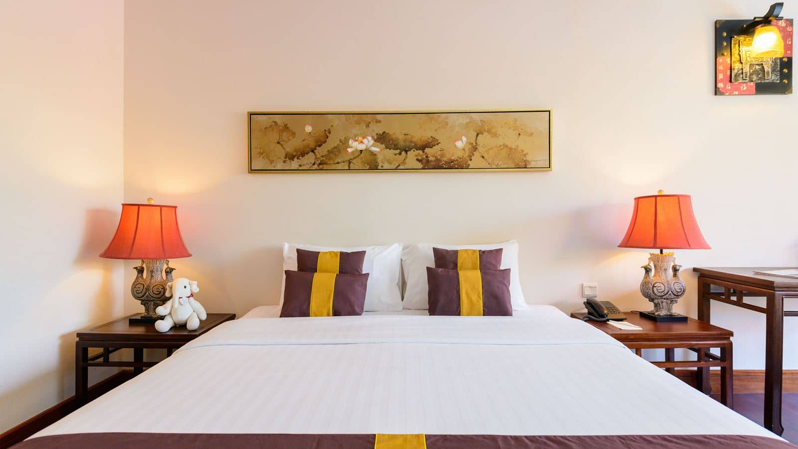 rooms-deluxe-pool-view