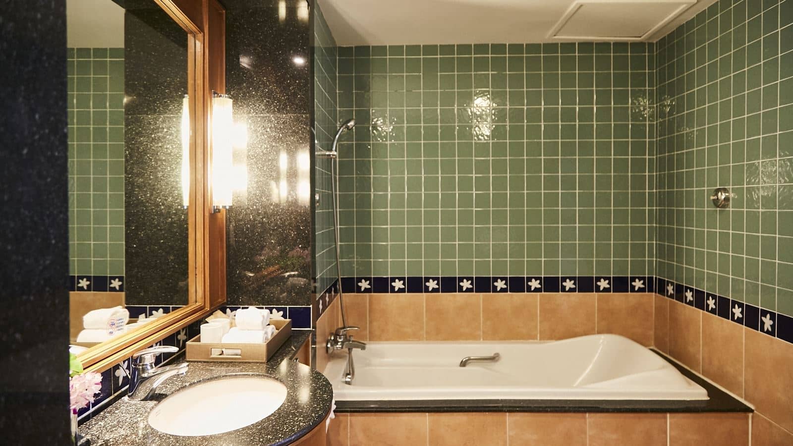 rooms-suite-pool