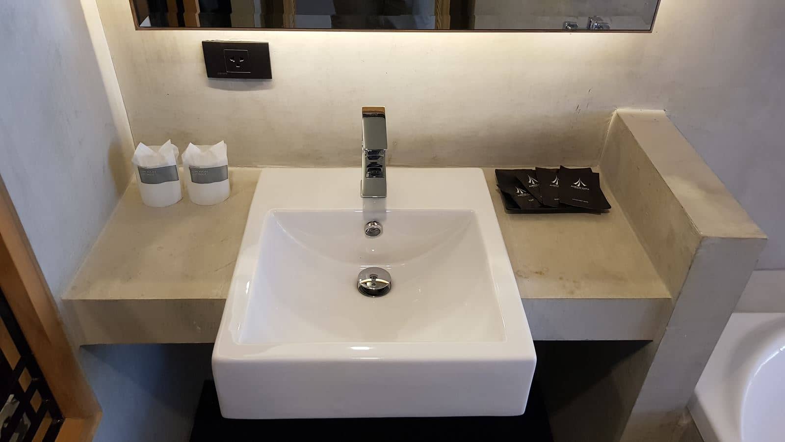 rooms-aurico-superior-over-the-pool