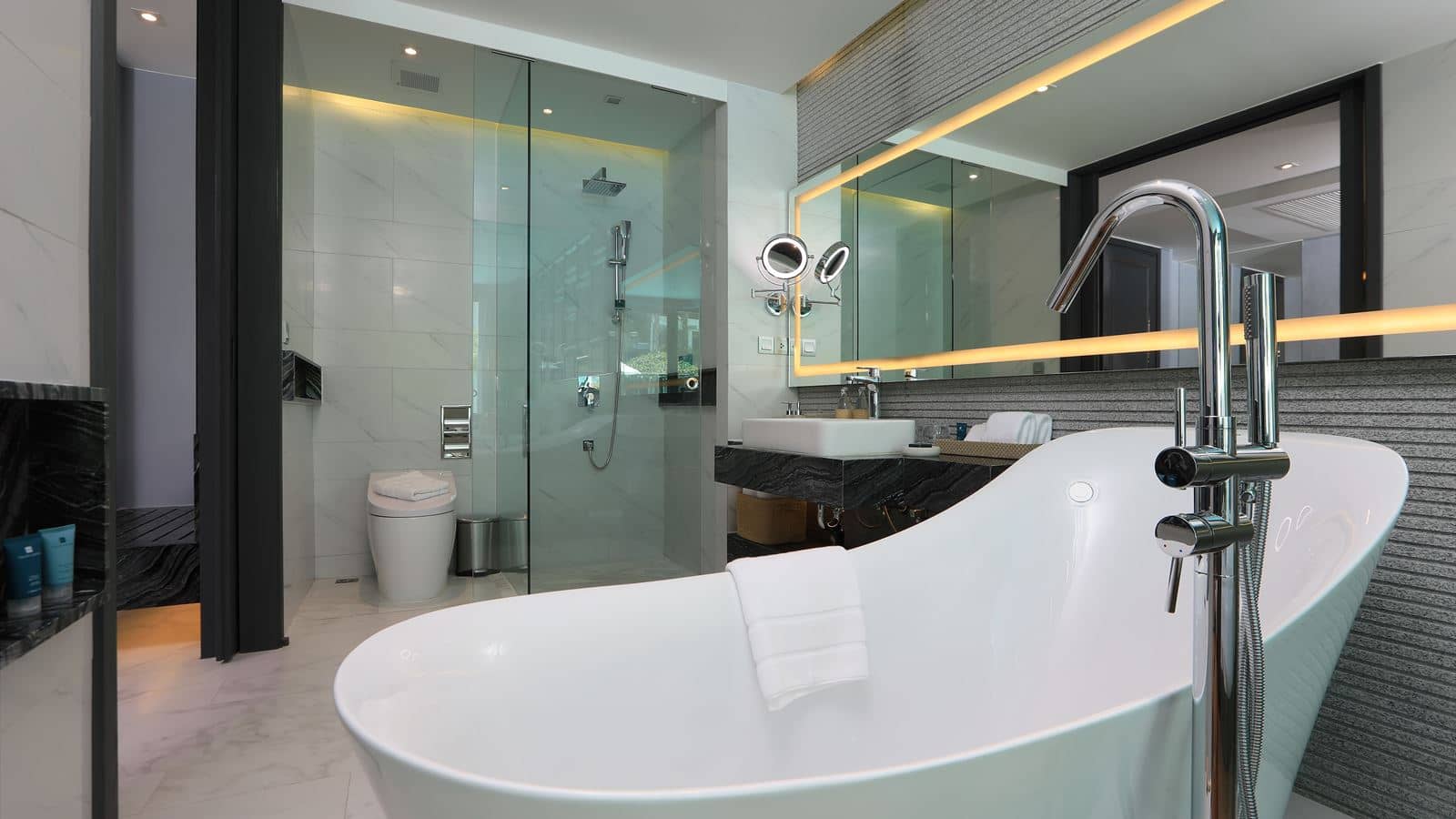 rooms-studio-suite-pool-access