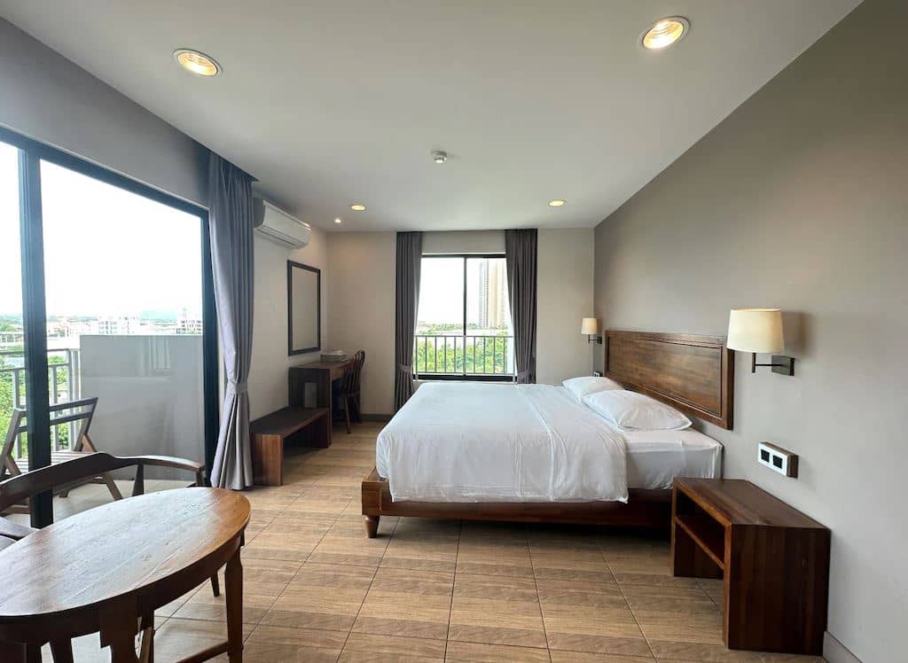 rooms-superior-room