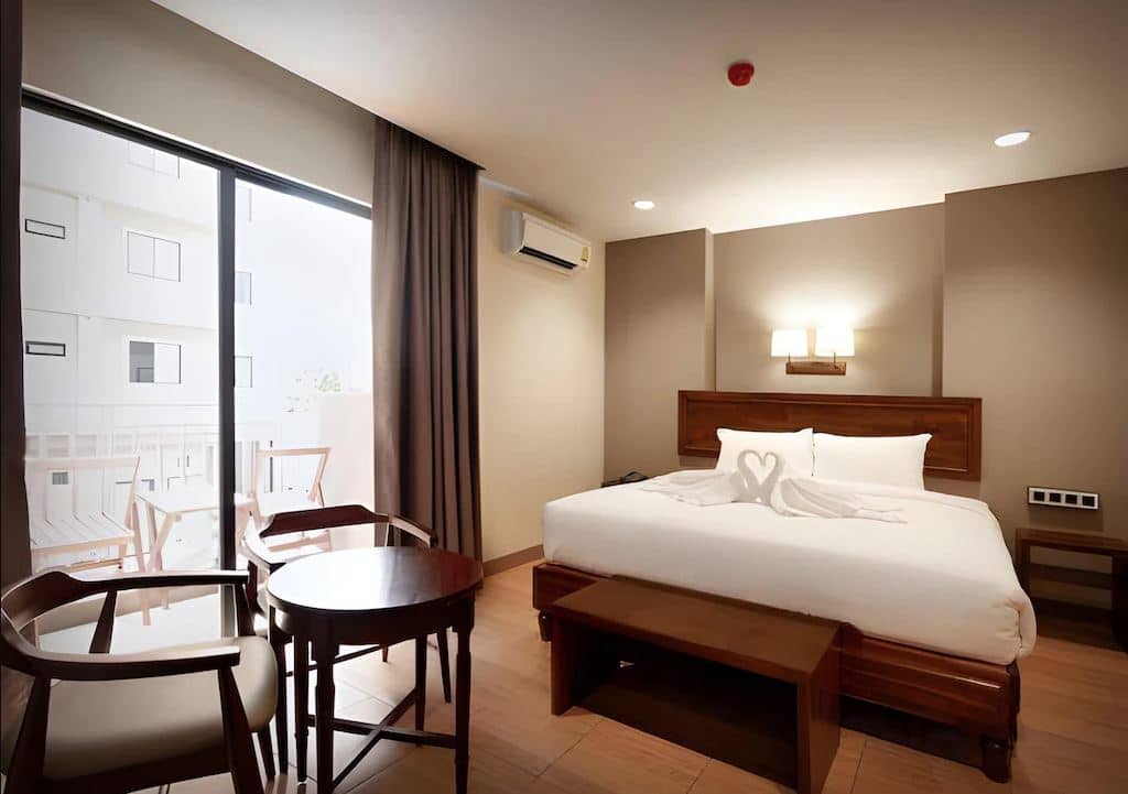 rooms-deluxe-room