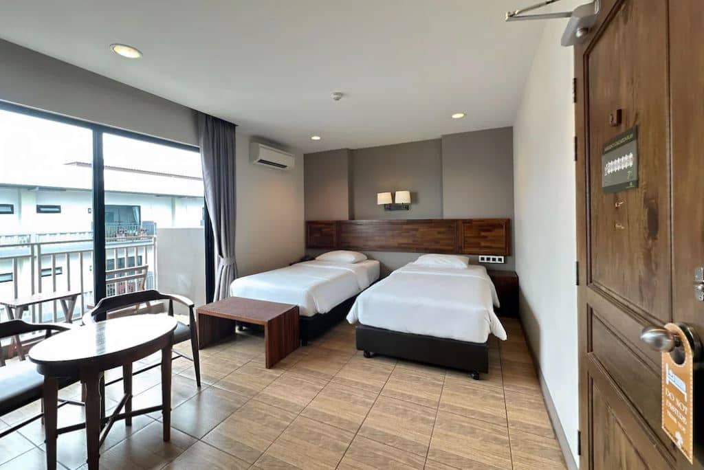 rooms-deluxe-room