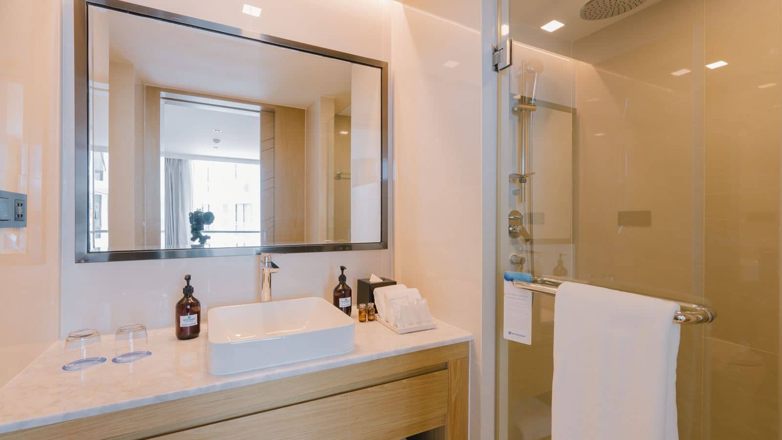 rooms-deluxe-room