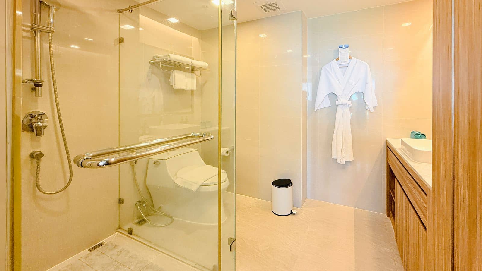 rooms-superior-room