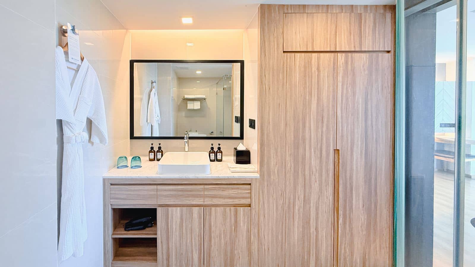 rooms-superior-room
