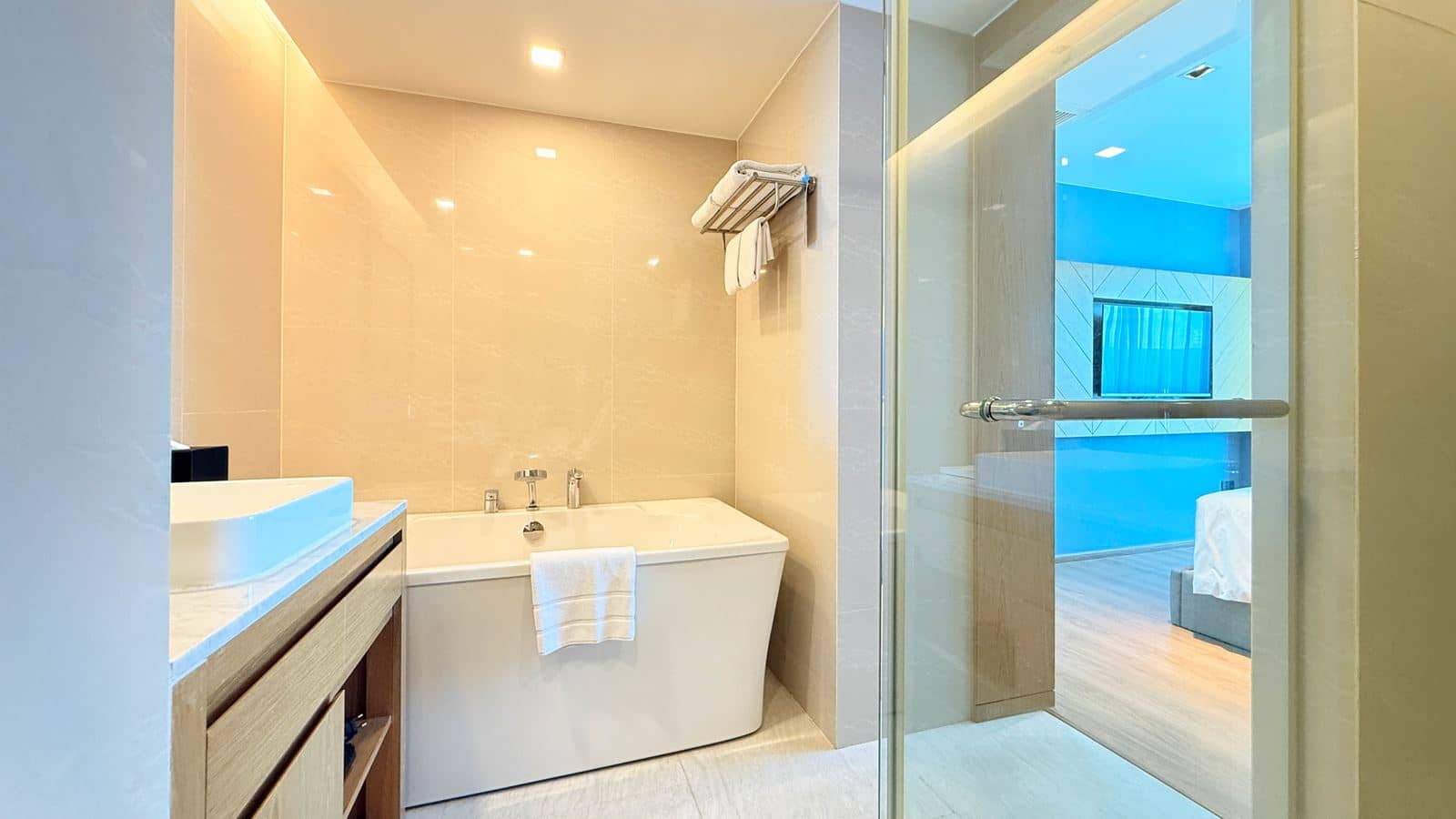 rooms-deluxe-suite