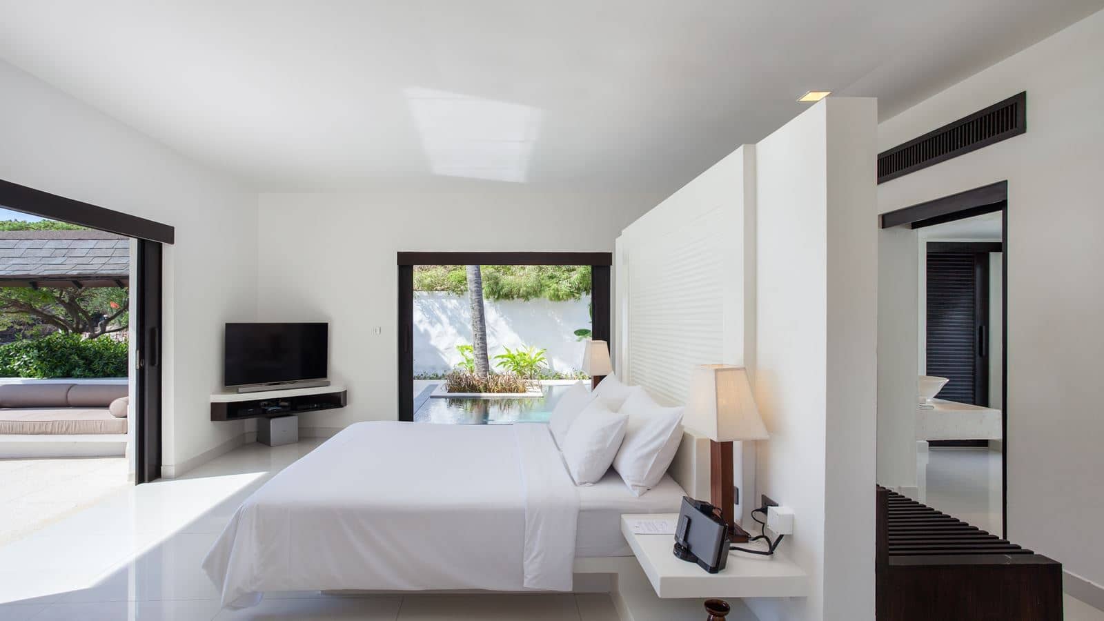 rooms-grand-deluxe-pool-villa-with-partial