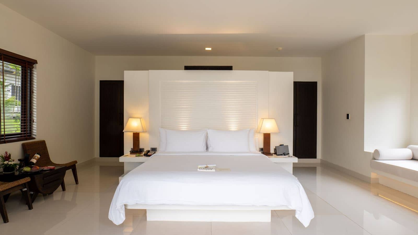 rooms-grand-deluxe-pool-villa-with-partial
