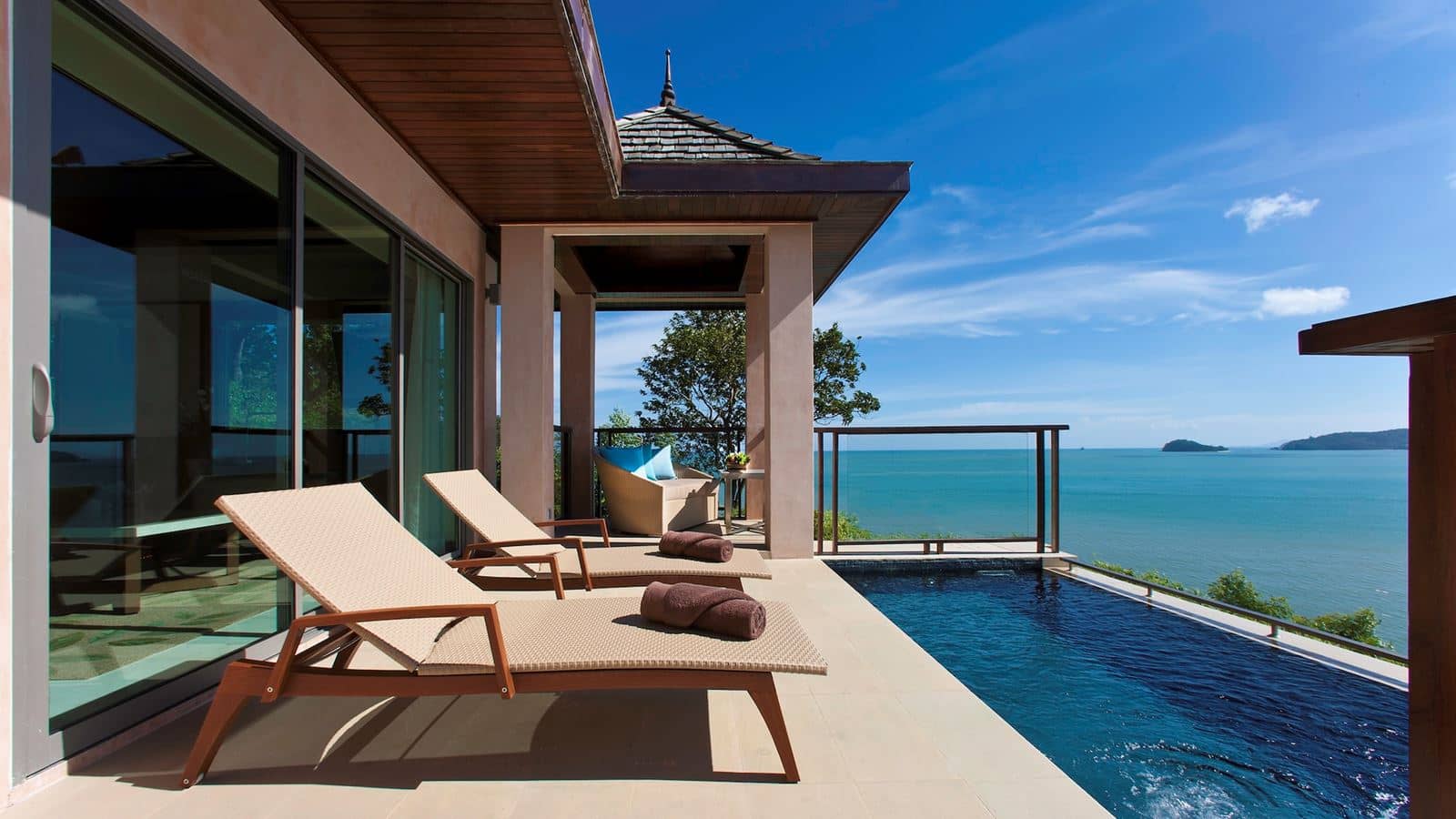 rooms-sala-pool-villa-seaview
