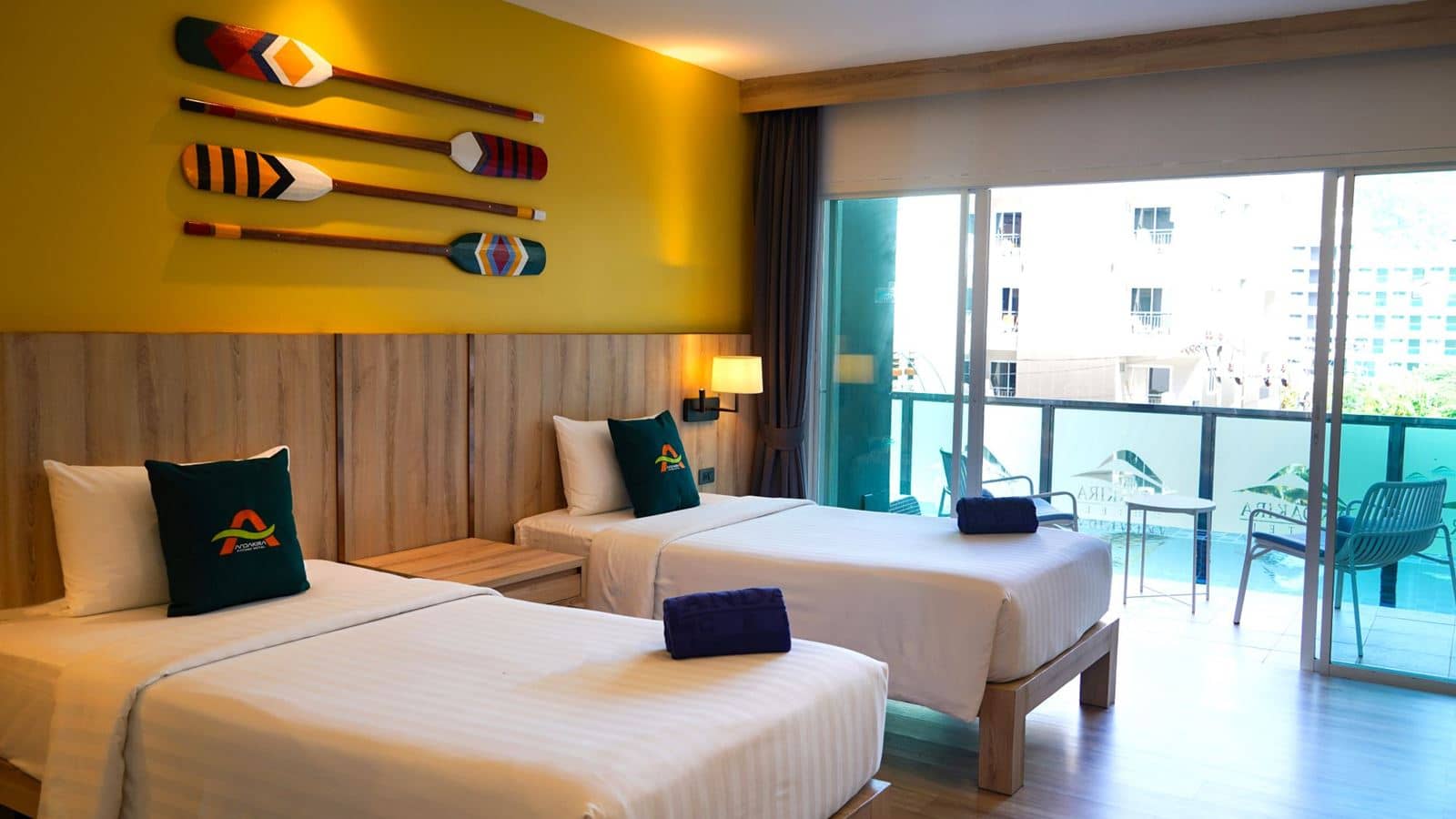 rooms-deluxe-pool-access
