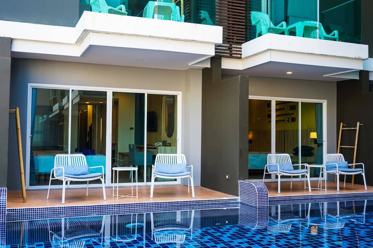 rooms-deluxe-pool-access