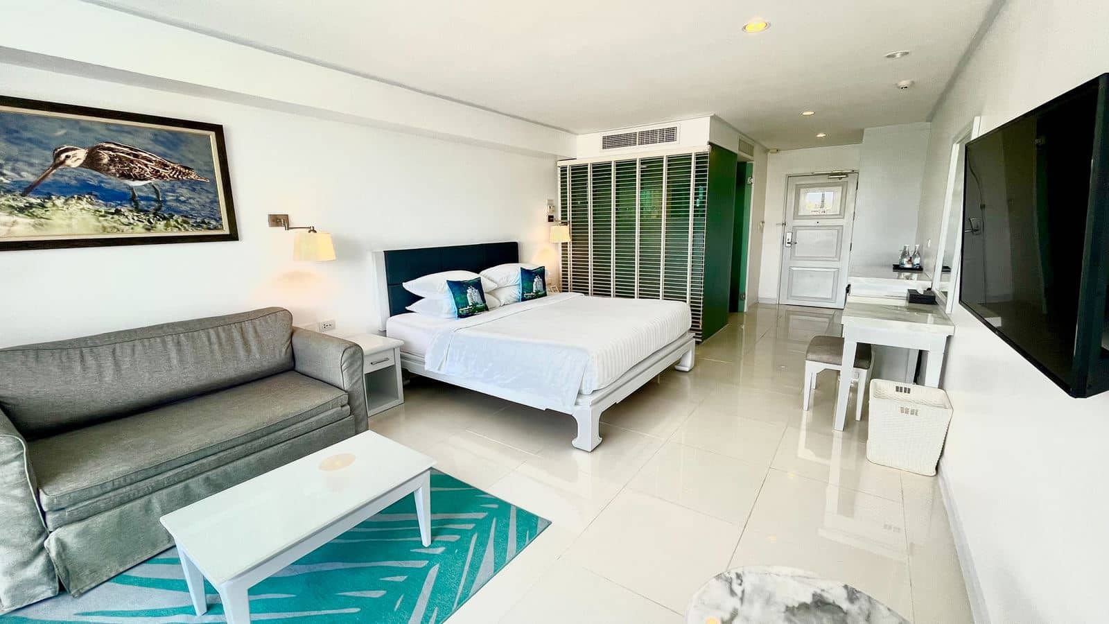 rooms-deluxe-pool-view