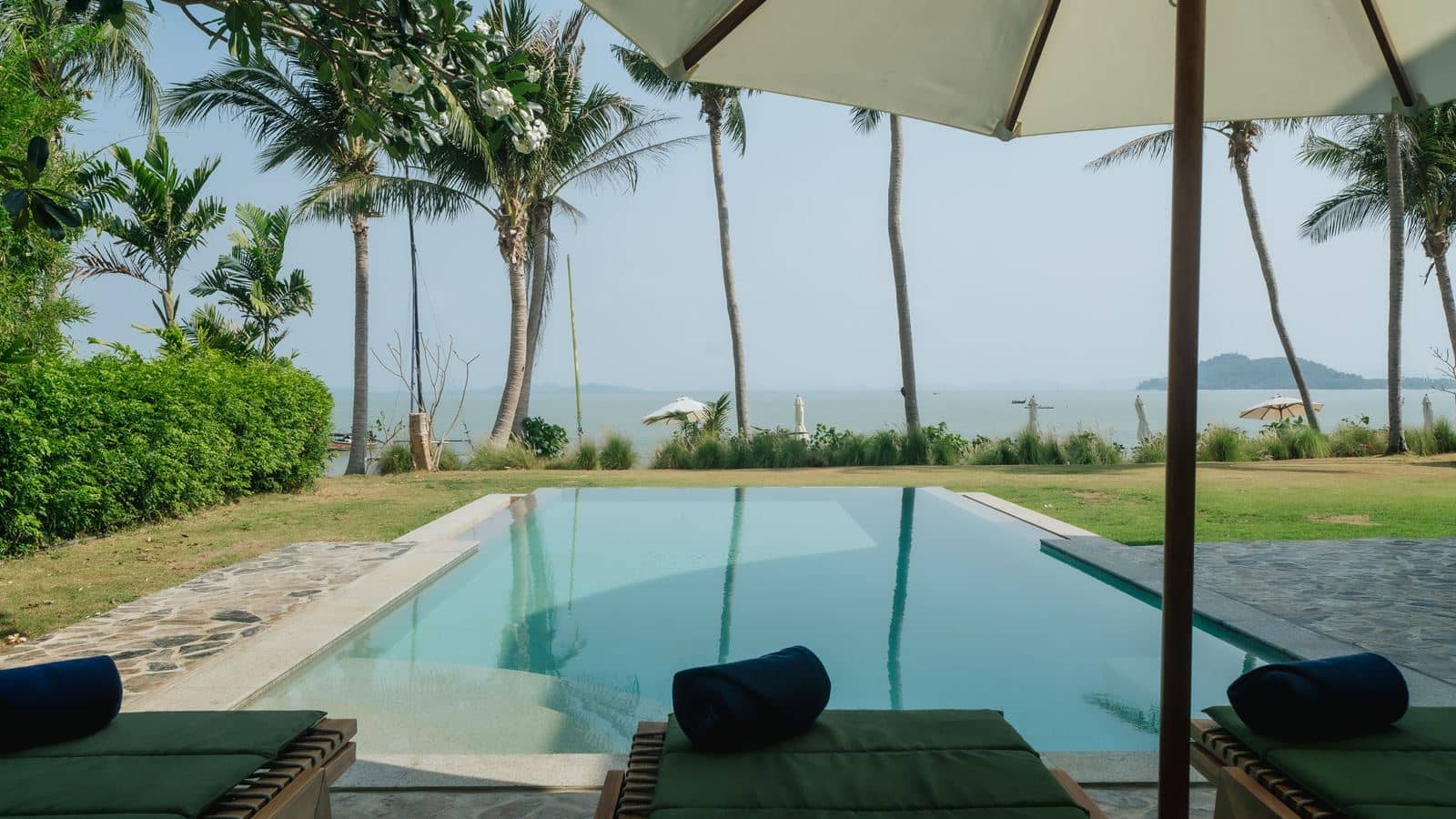 rooms-lux-2-bedroom-grand-beachfront-pool-villa