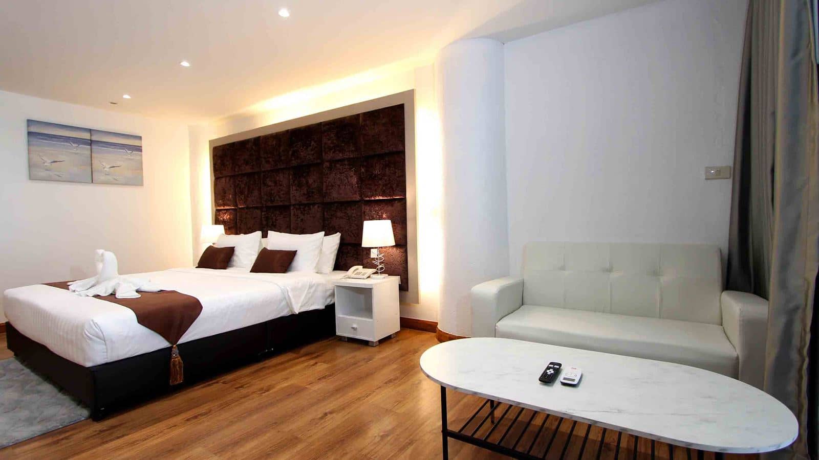 rooms-deluxe-room