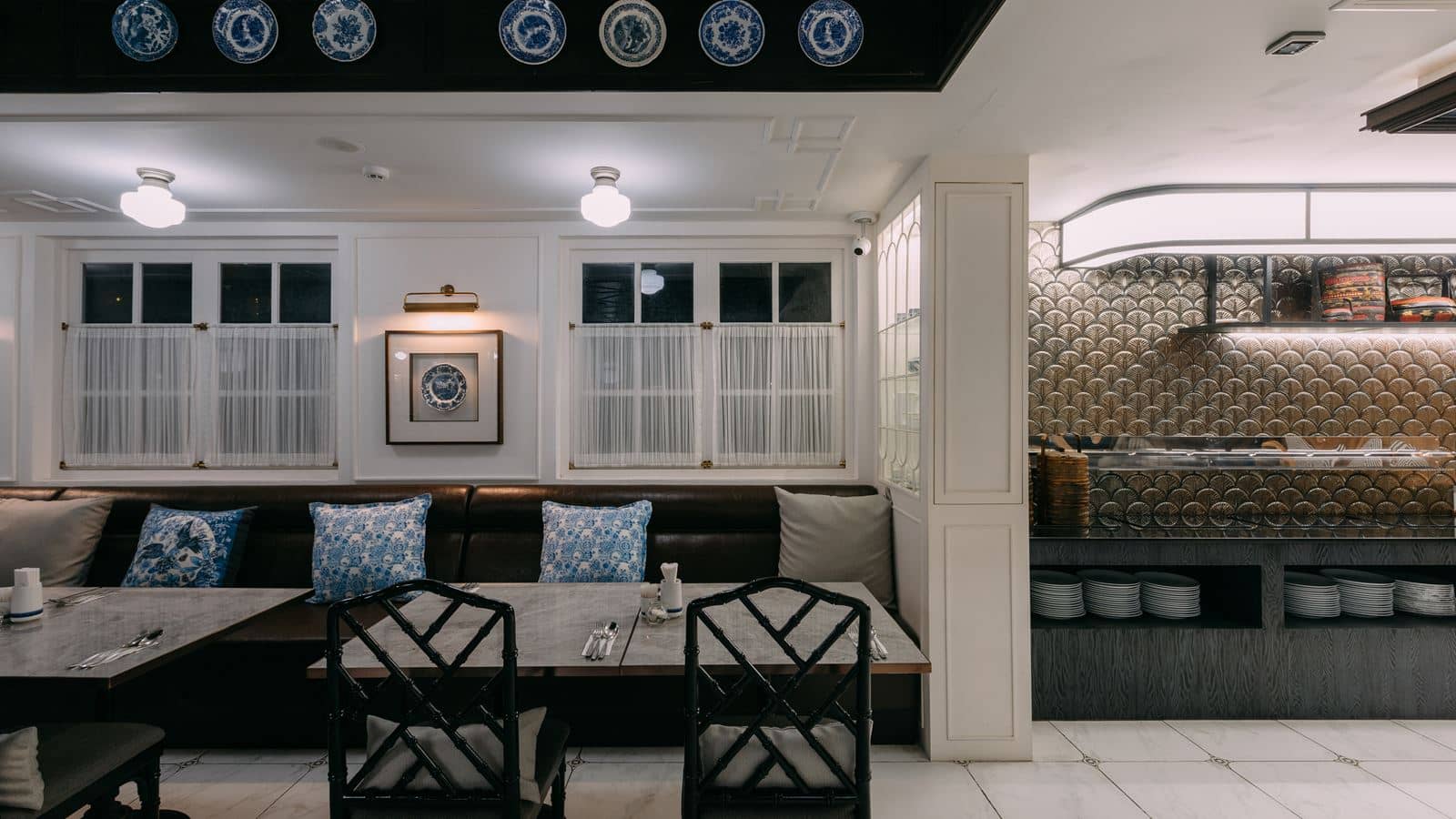 restaurants-the-blue--white-restarant