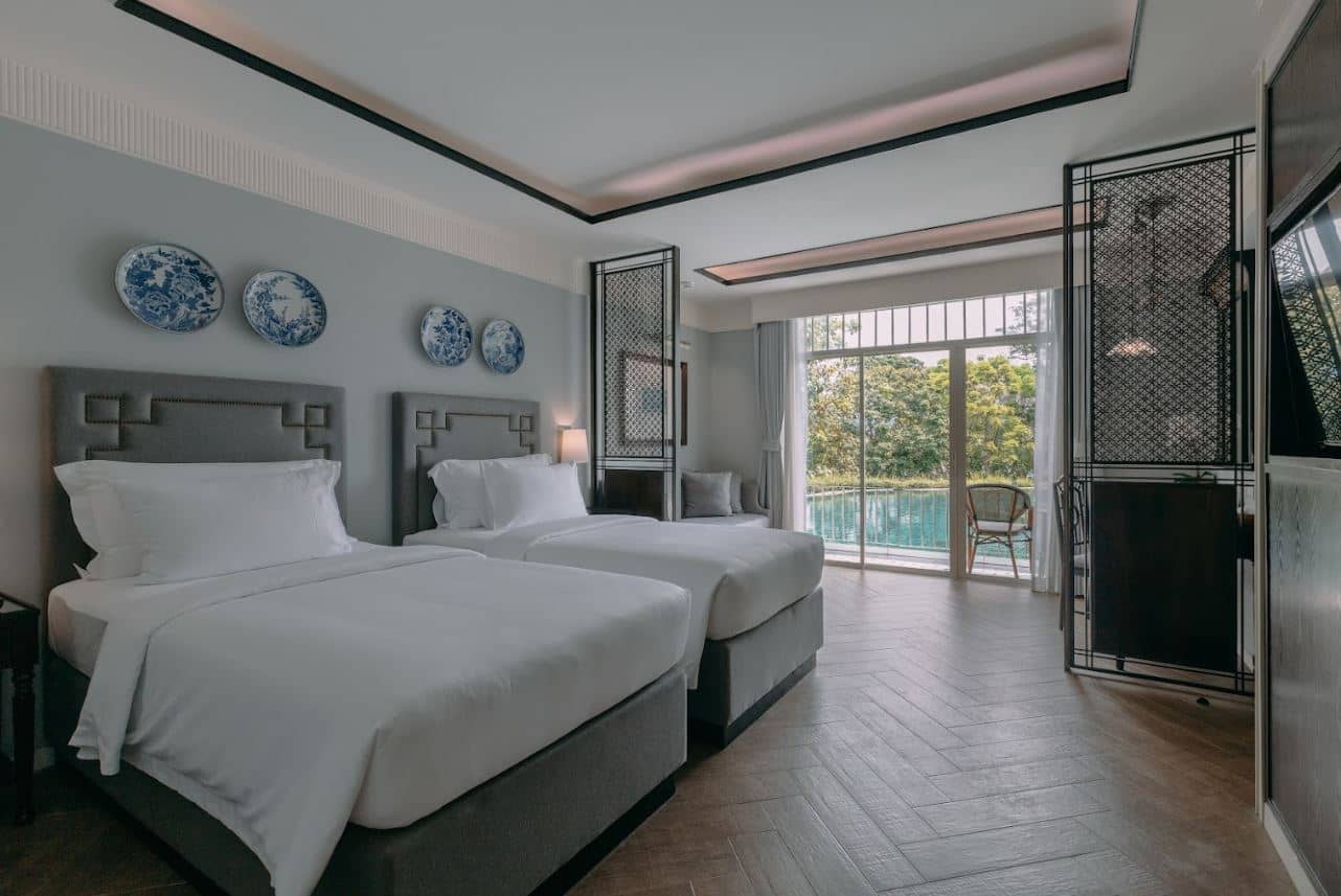 rooms-deluxe-pool-access