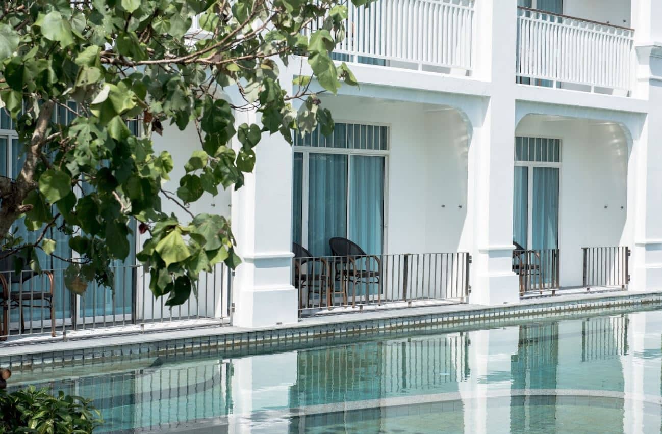 rooms-deluxe-pool-access