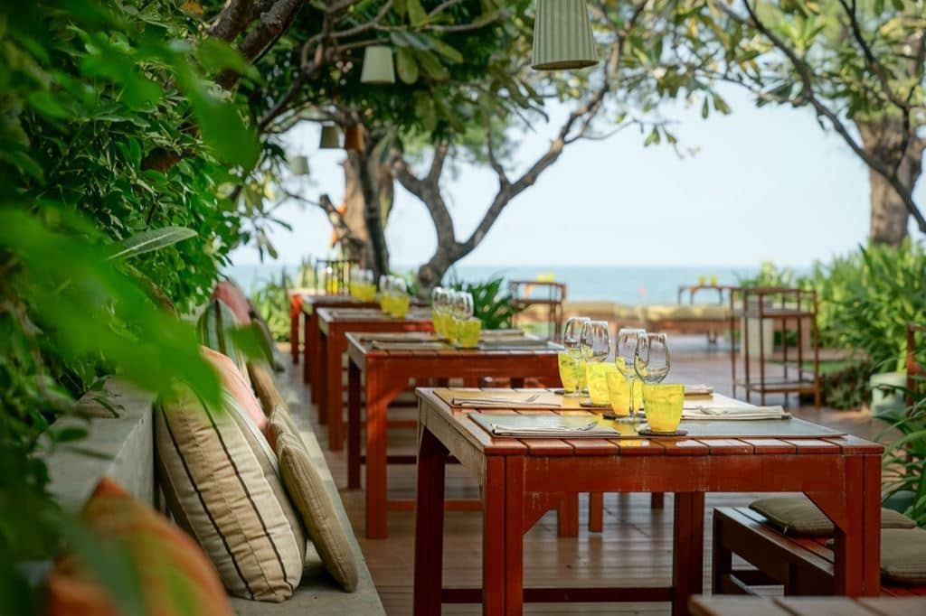 restaurants-lets-sea-hua-hins-beach-restaurat
