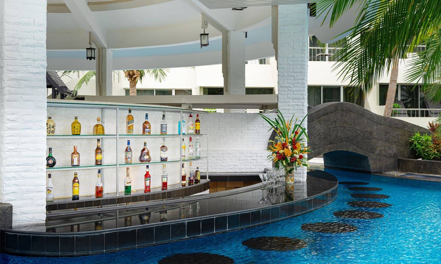 restaurants-la-ronde--pool-sensation