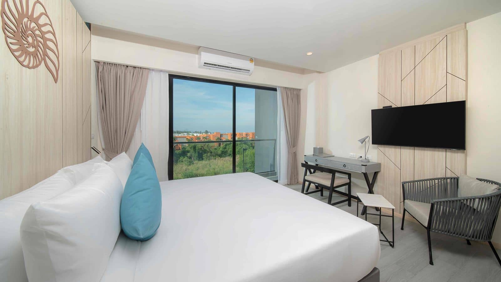 rooms-superior-room