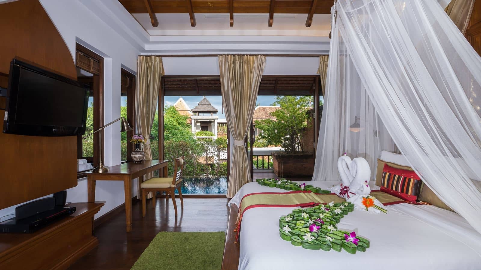 rooms-family-pool-villa-garden-view