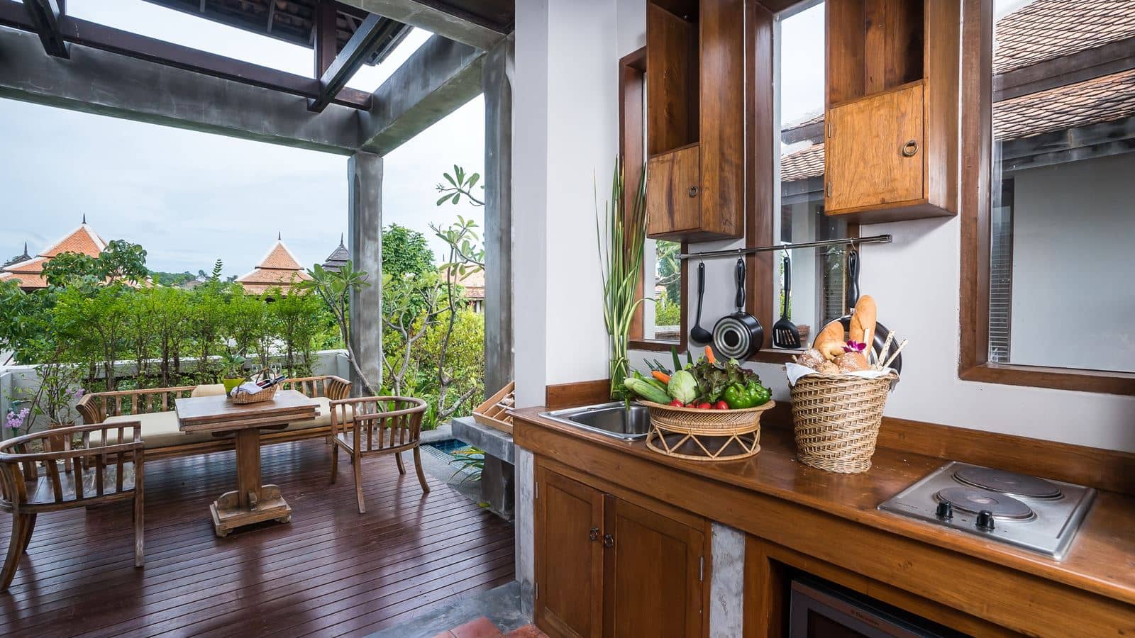 rooms-family-pool-villa-garden-view