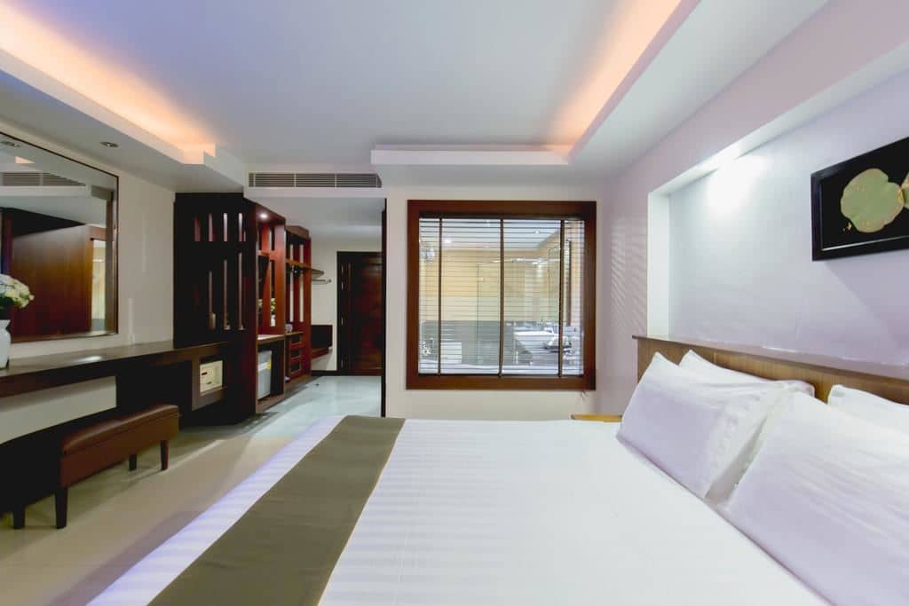 rooms-deluxe-room