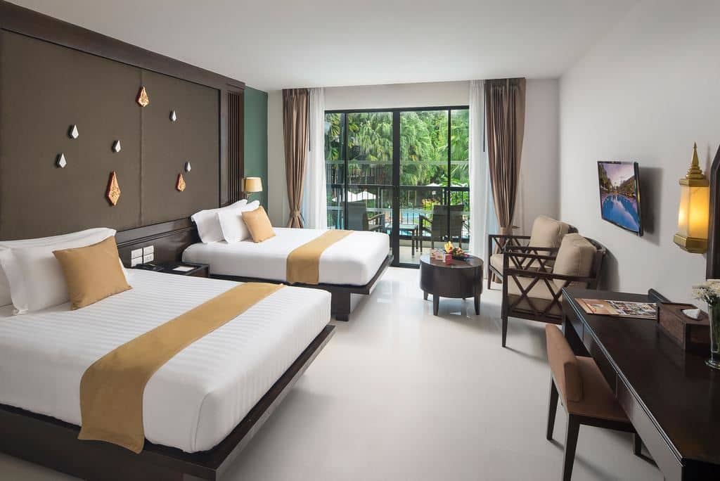 rooms-deluxe-pool-view