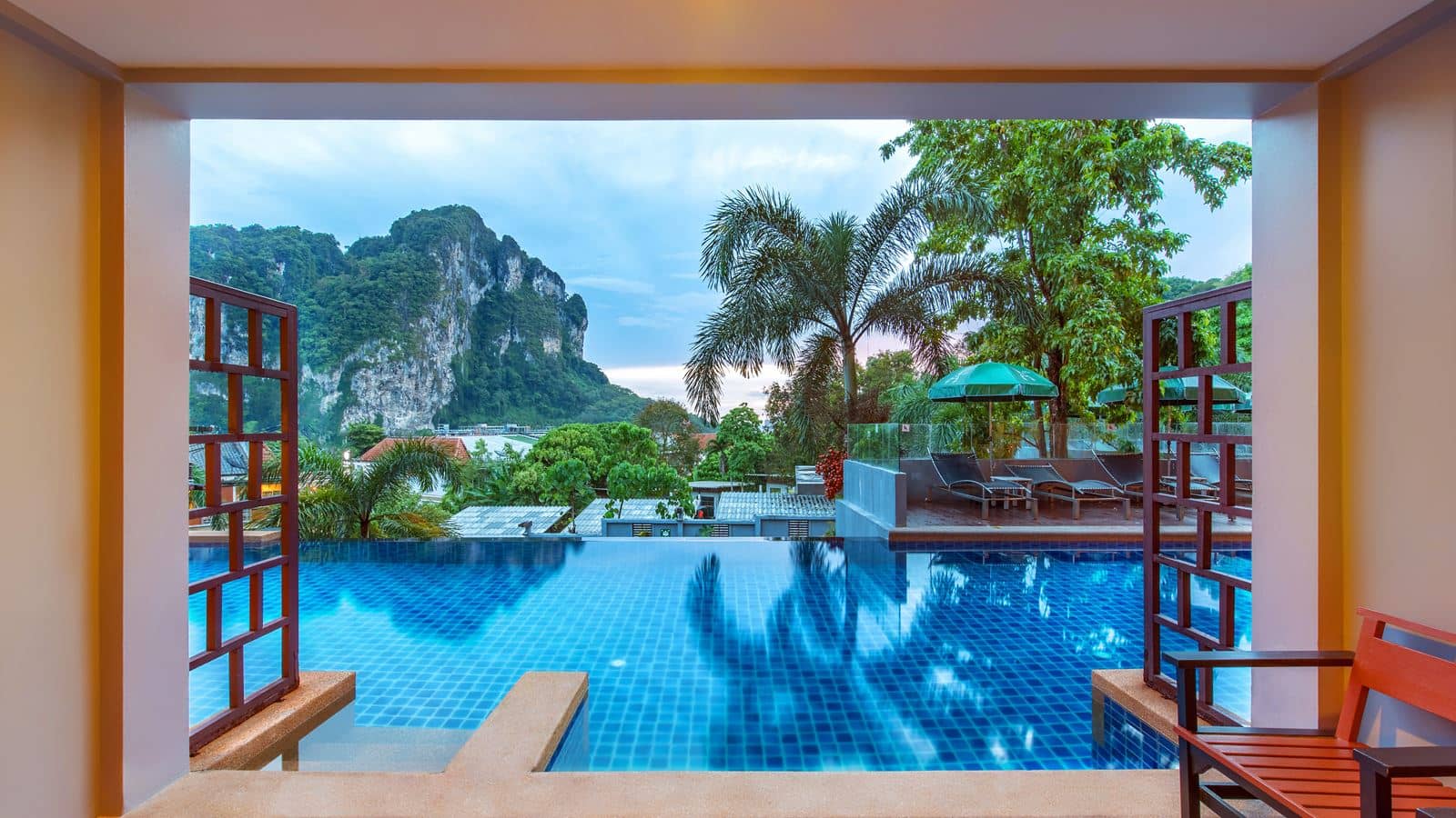 rooms-deluxe-pool-access