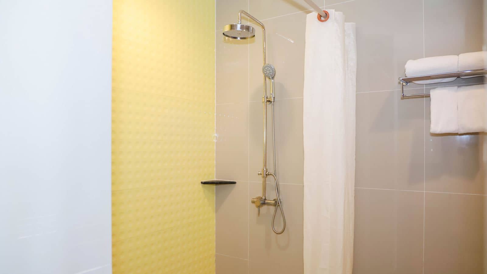 rooms-deluxe-partial-sea-view-room