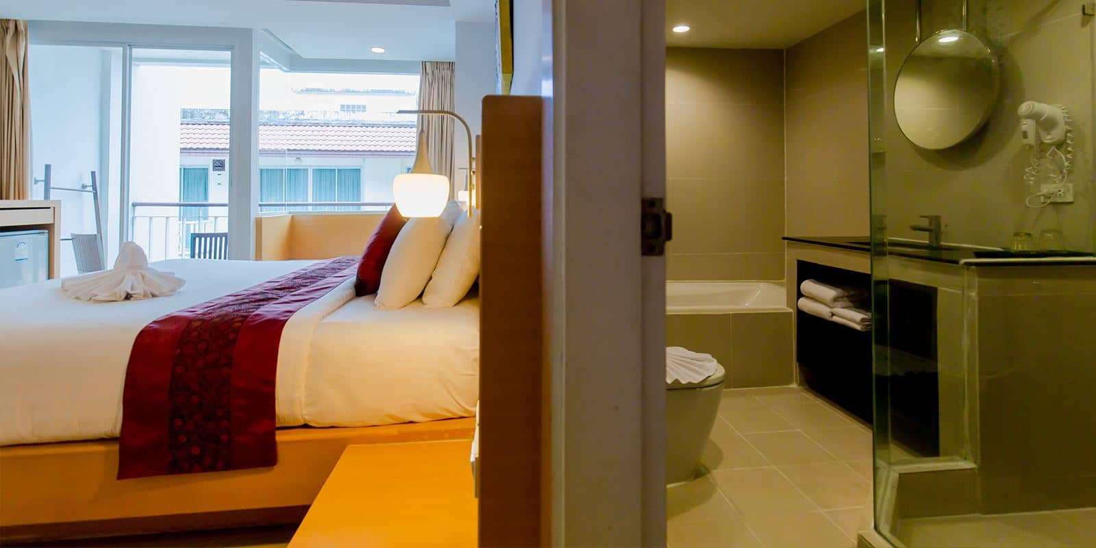 rooms-deluxe-room
