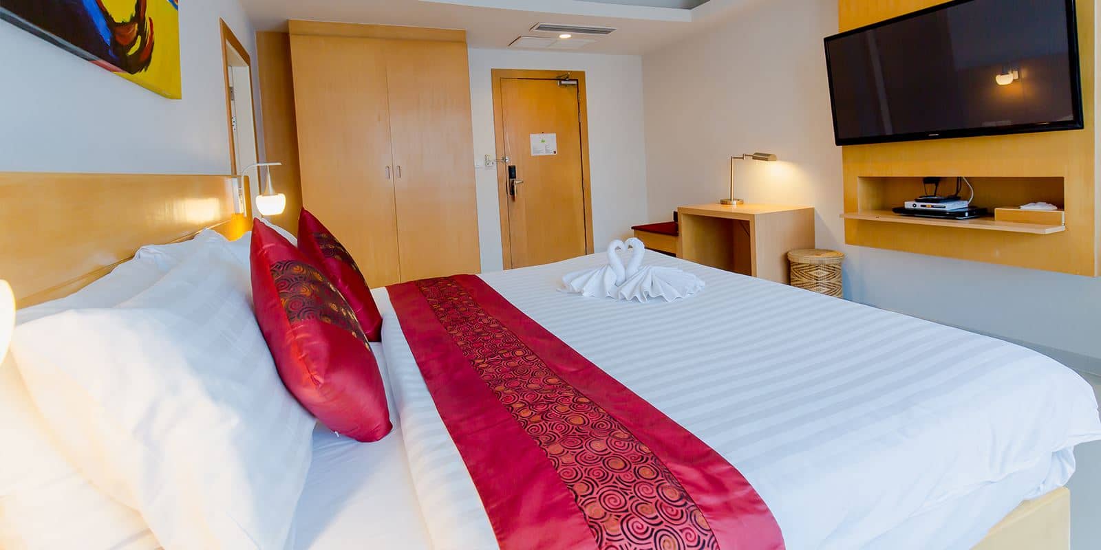 rooms-deluxe-room