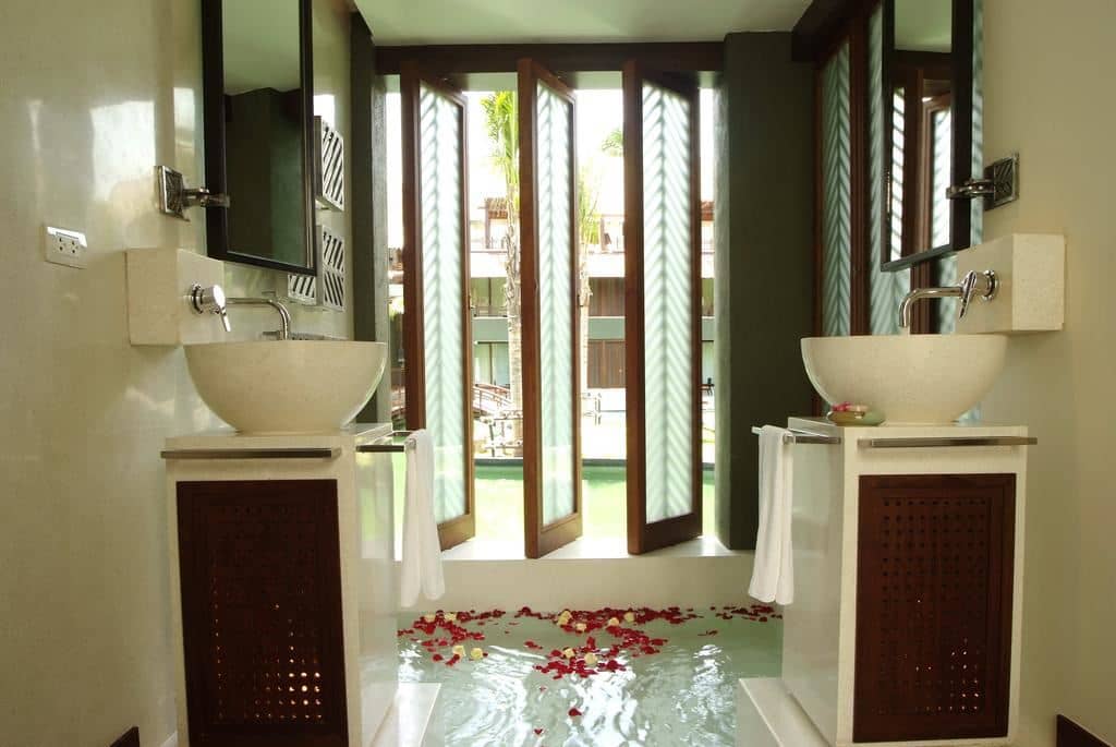 rooms-deluxe-pool-access