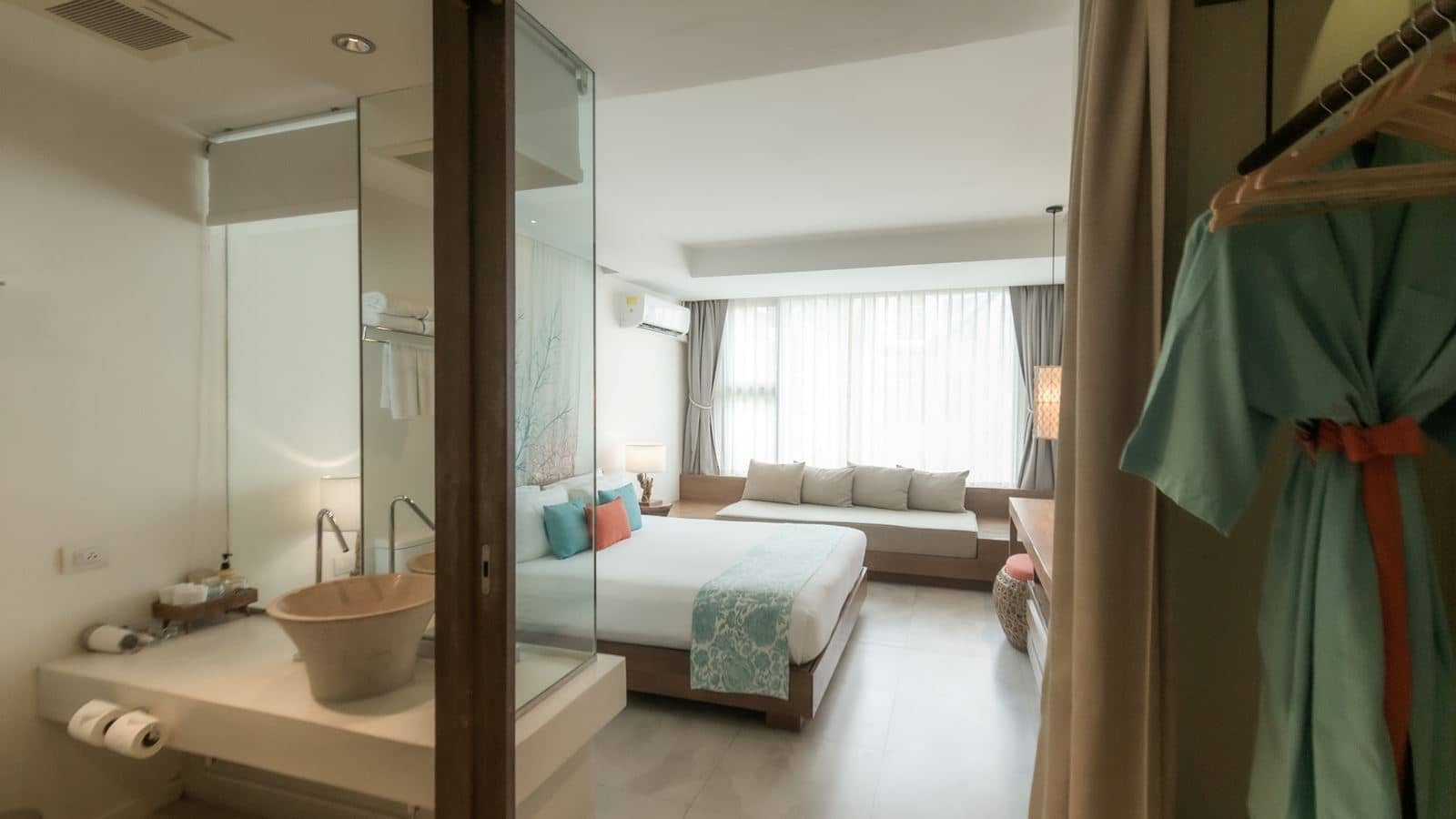 rooms-deluxe-room