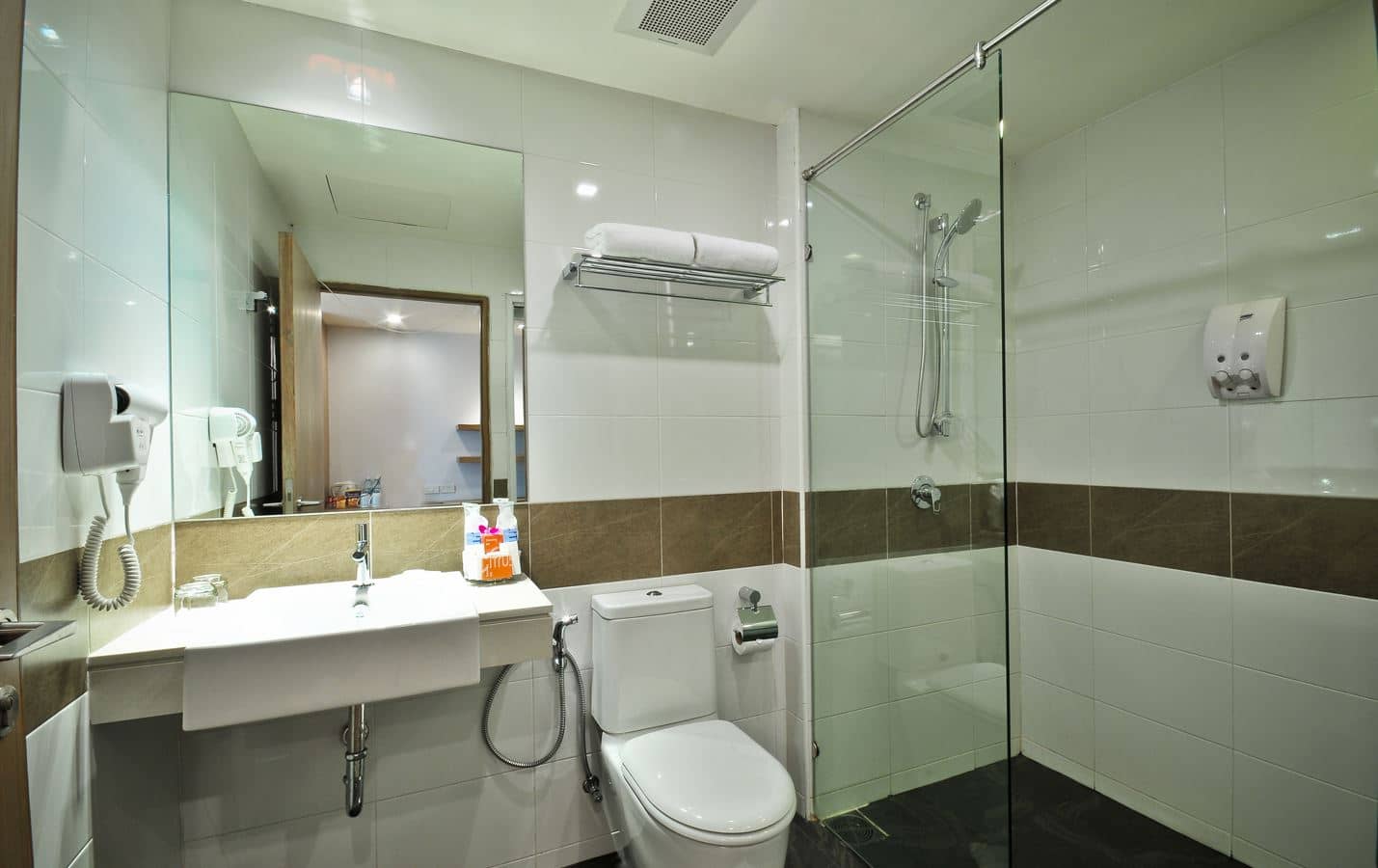 rooms-superior-room
